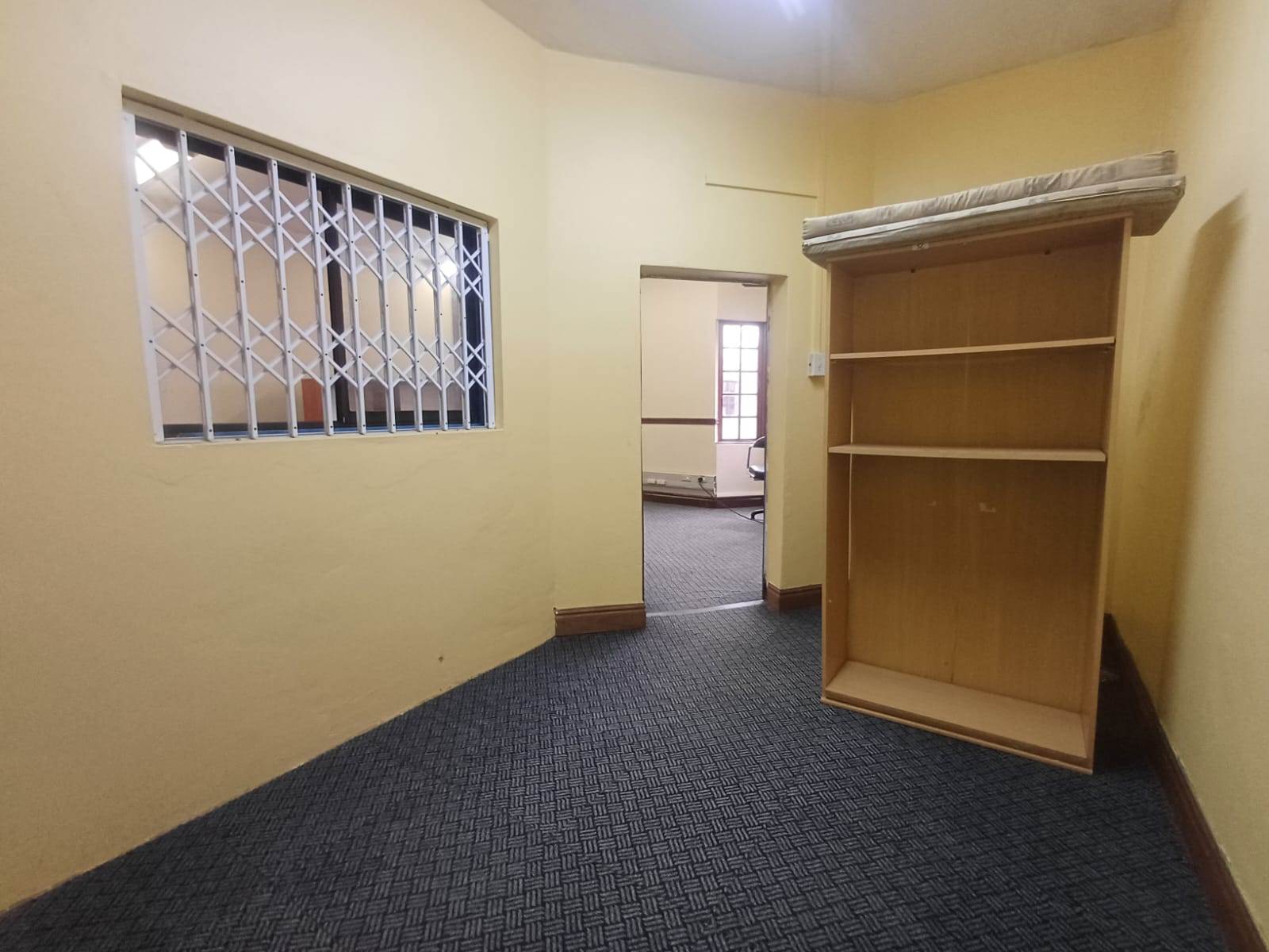 128  m² Commercial space in Umbogintwini photo number 4