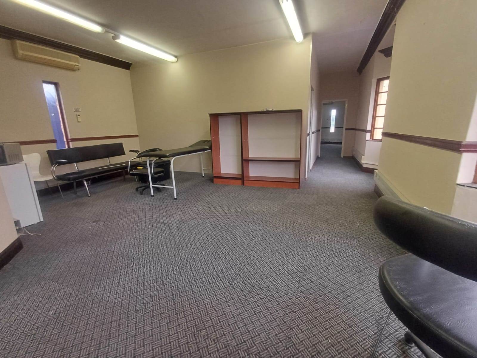 128  m² Commercial space in Umbogintwini photo number 5