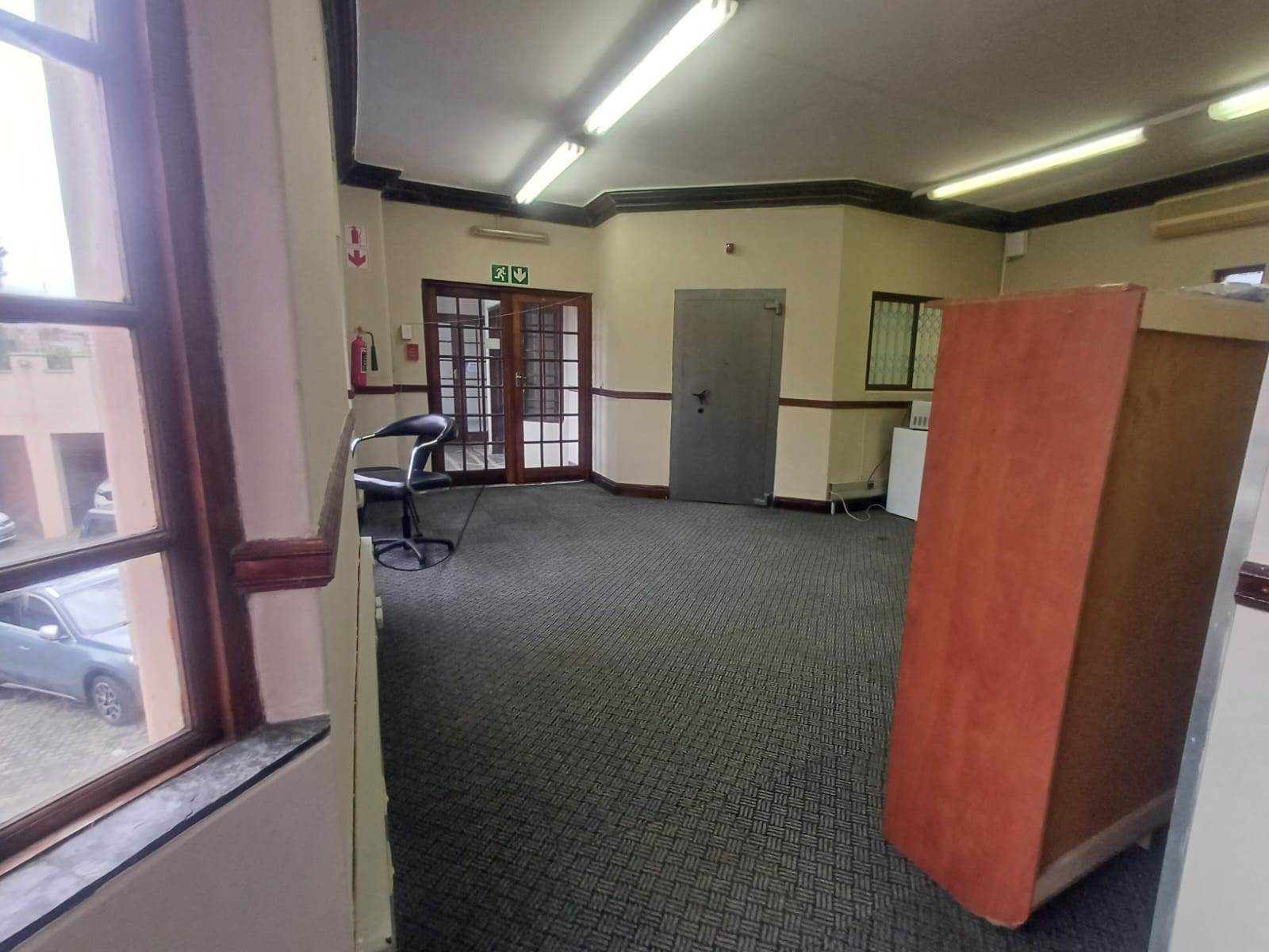 128  m² Commercial space in Umbogintwini photo number 7