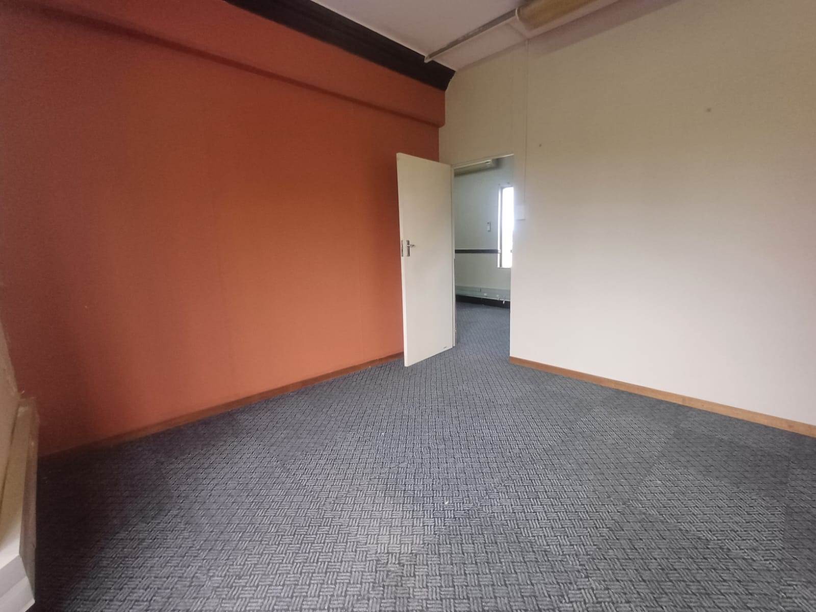 128  m² Commercial space in Umbogintwini photo number 16