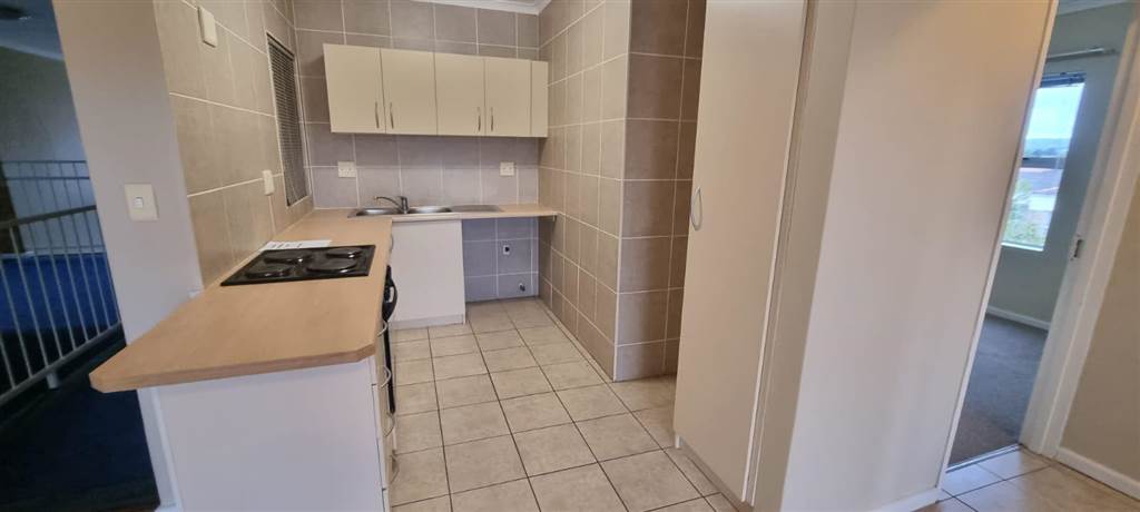 2 Bed Apartment in Protea Heights photo number 3