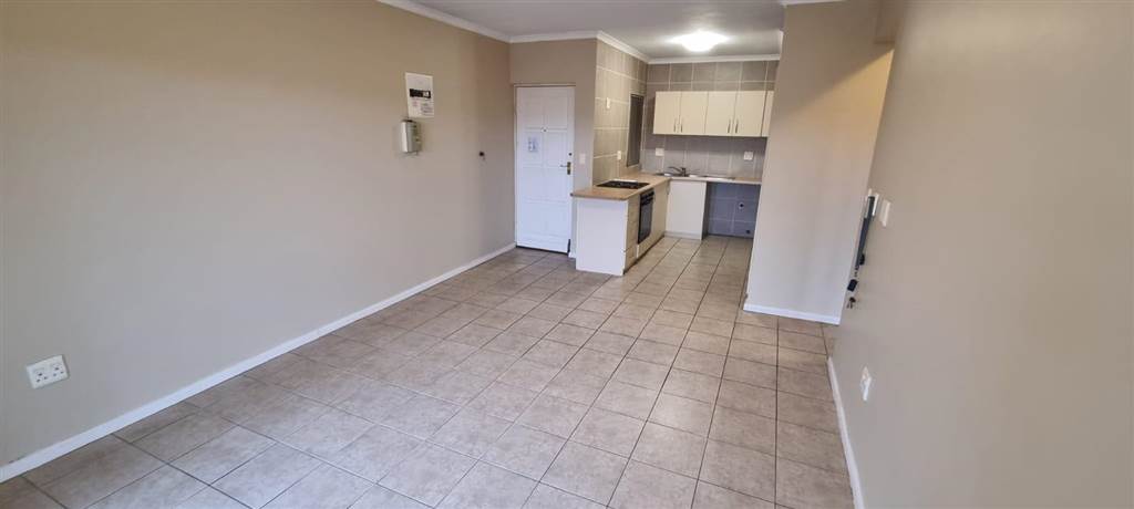 2 Bed Apartment in Protea Heights photo number 5