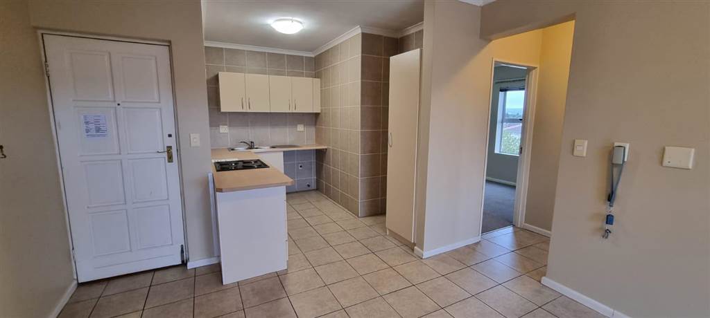 2 Bed Apartment in Protea Heights photo number 4