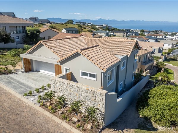 4 Bedroom House 4 Bedroom House