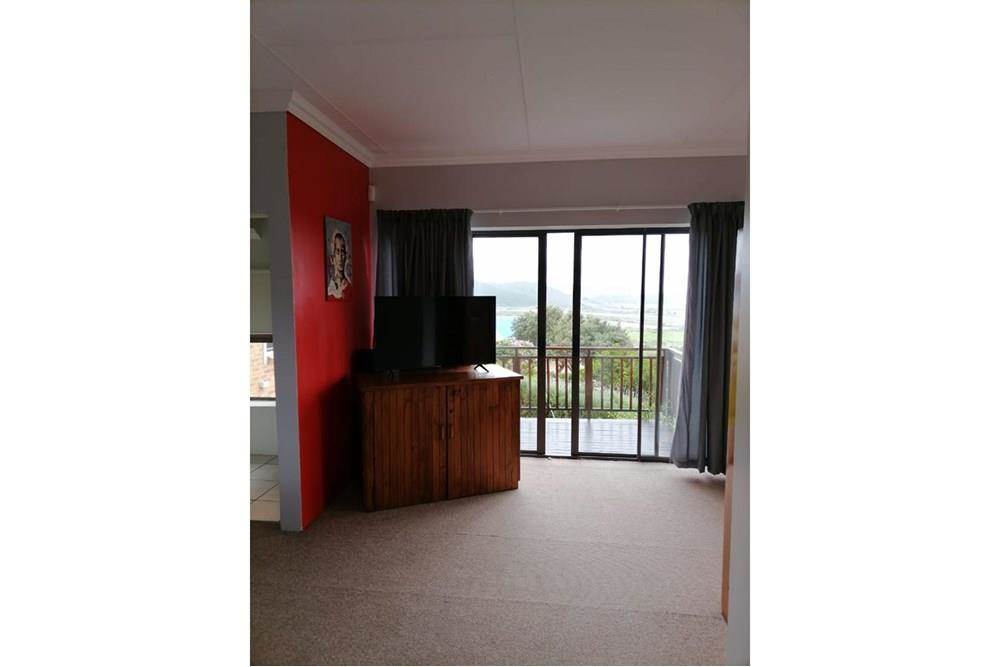 6 Bed House in Great Brak River photo number 18