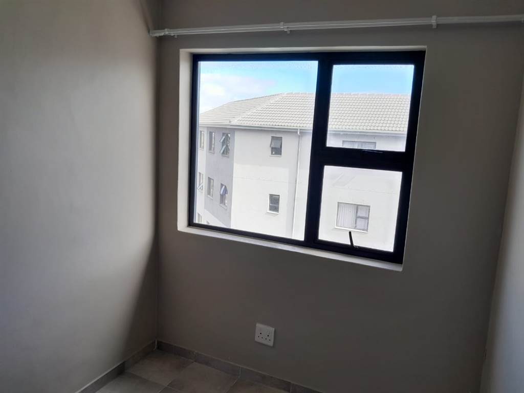 2 Bed Apartment in Belhar photo number 12