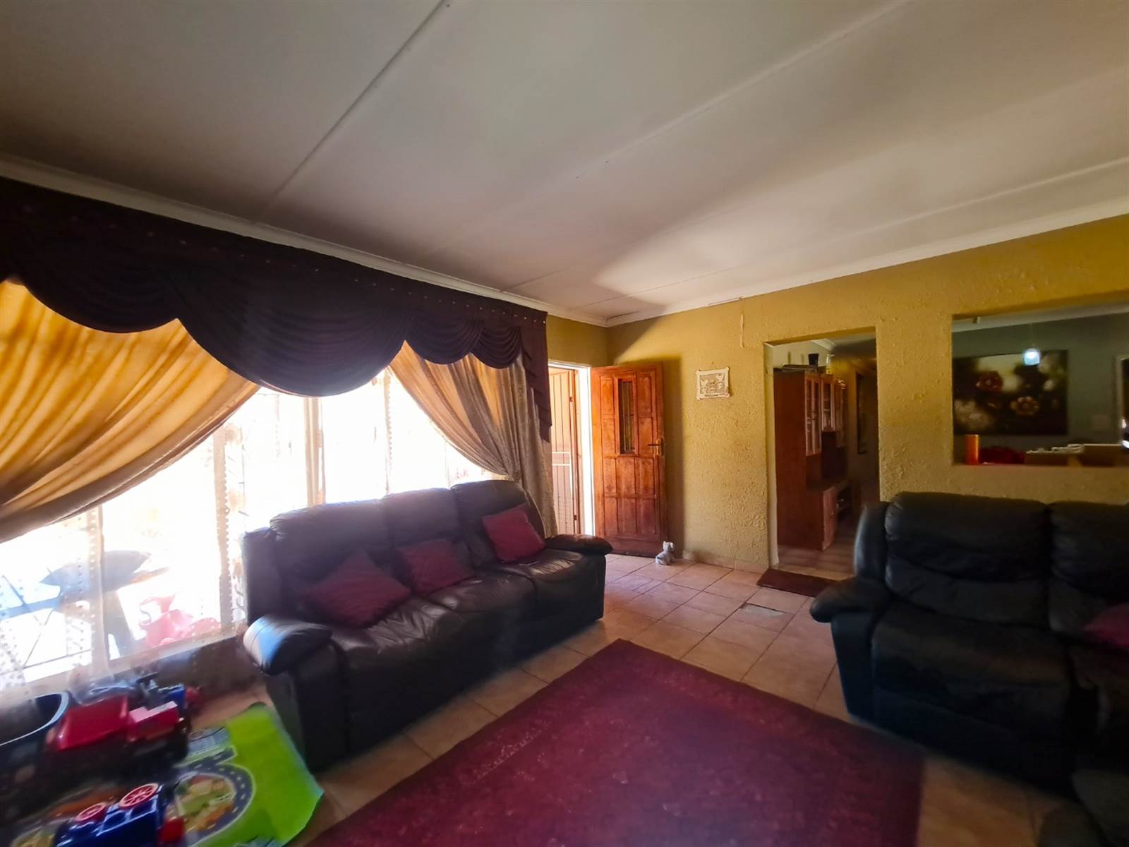 3 Bed House in Rensburg photo number 8