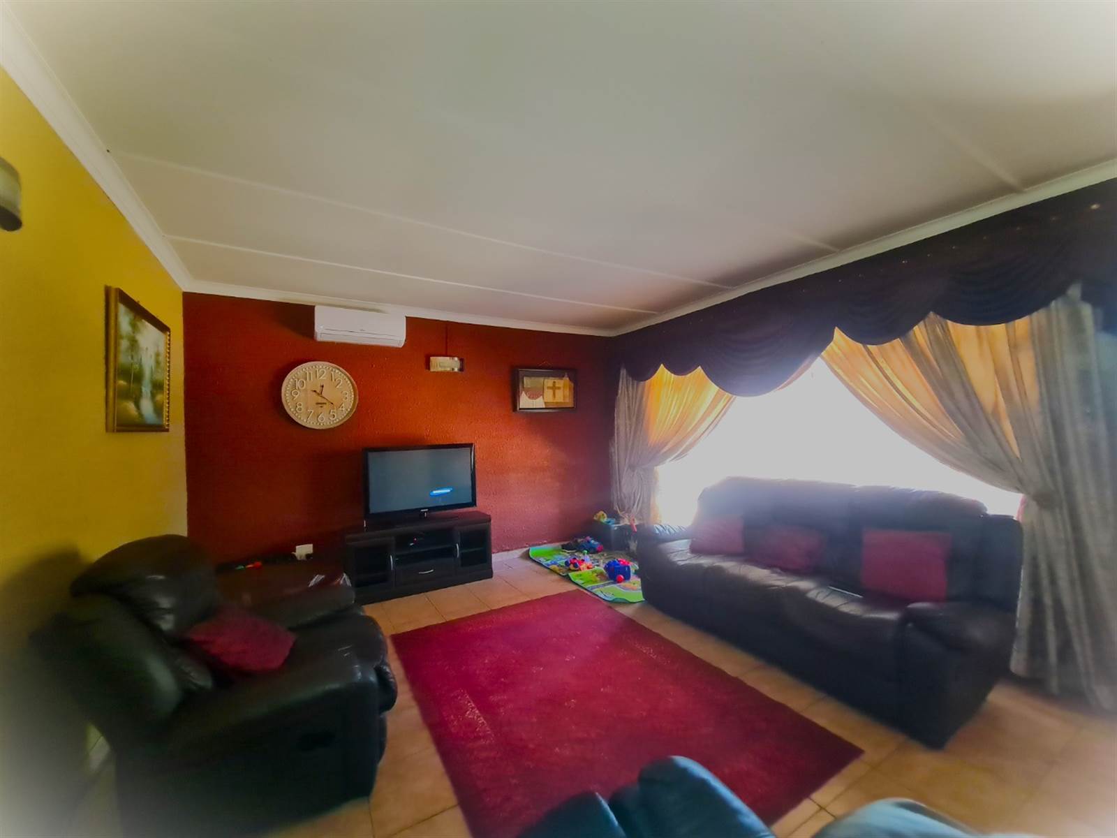 3 Bed House in Rensburg photo number 3