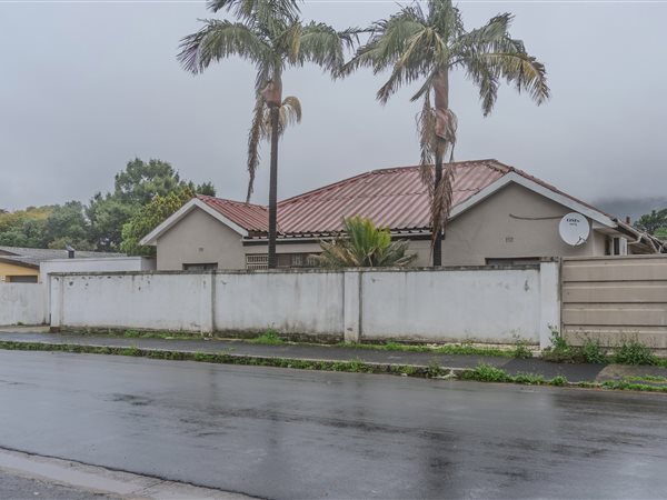 4 Bedroom House 4 Bedroom House