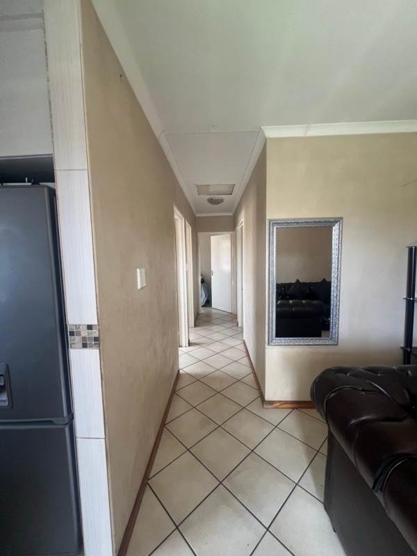 3 Bed House in Witbank Central photo number 7