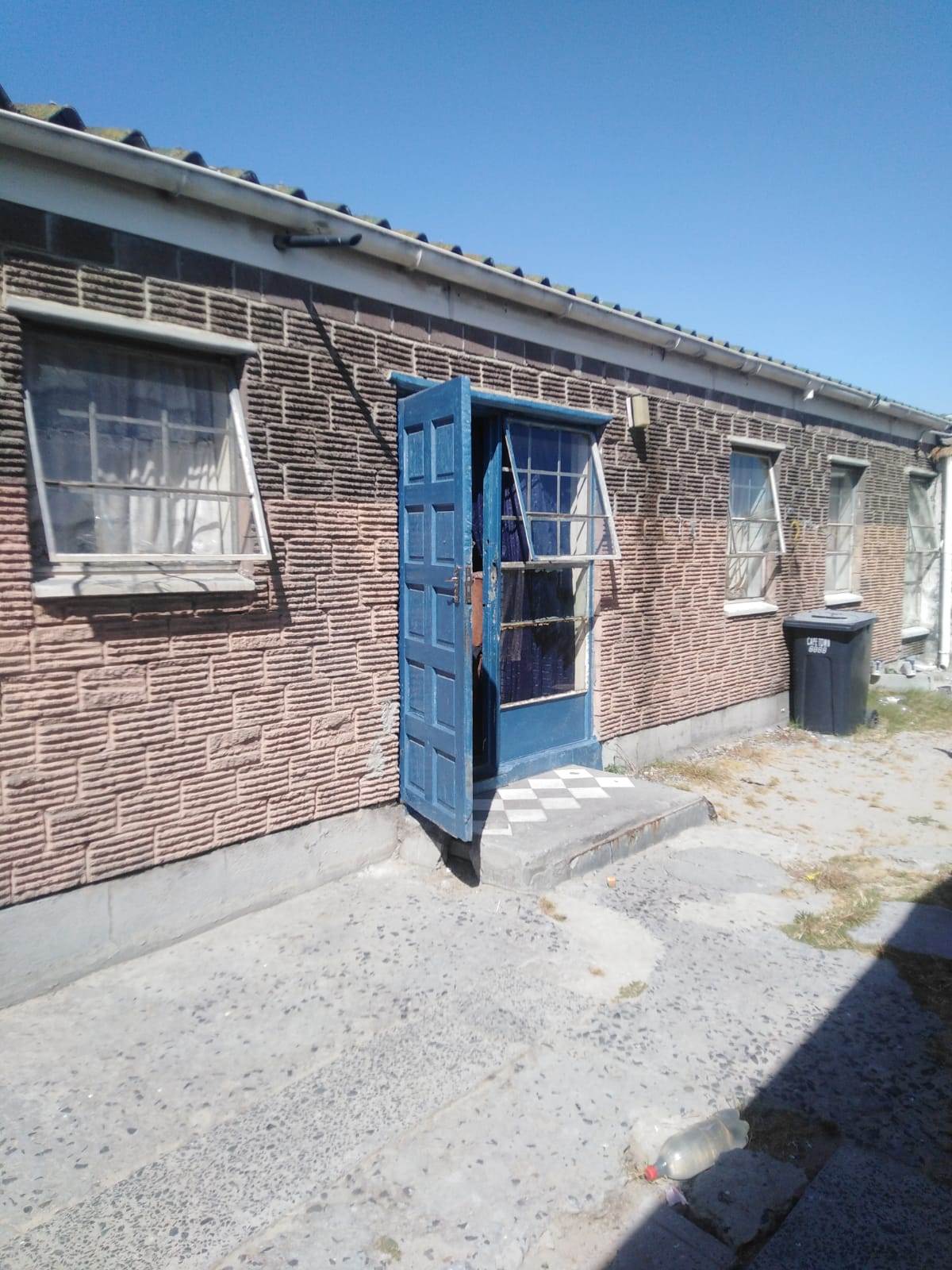 4 Bed House in Mitchells Plain Central photo number 1