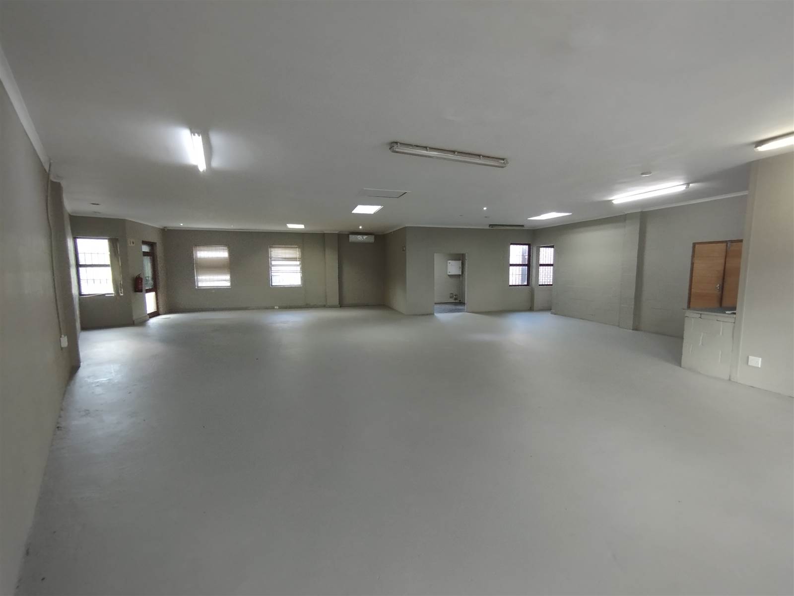 328  m² Commercial space in Tyger Valley photo number 2