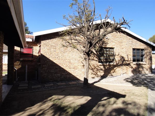 3 Bedroom Townhouse 3 Bedroom Townhouse