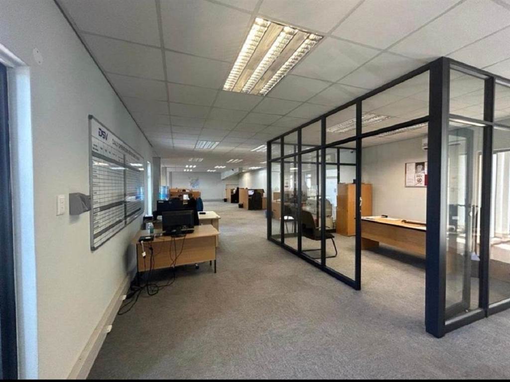 1810  m² Commercial space in Maxmead photo number 2