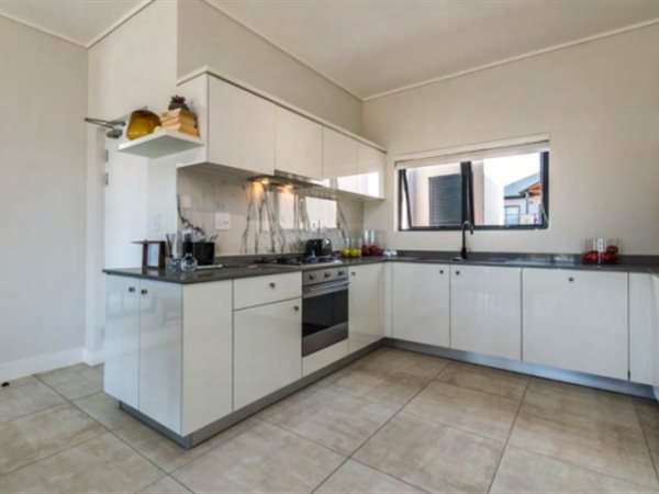 3 Bed Apartment in The Polofields