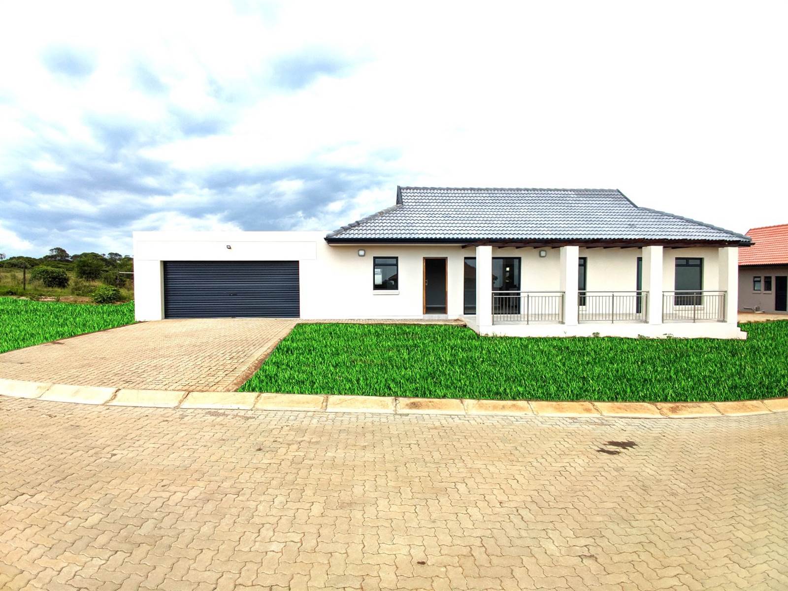 3 Bed House in Kidds Beach photo number 3