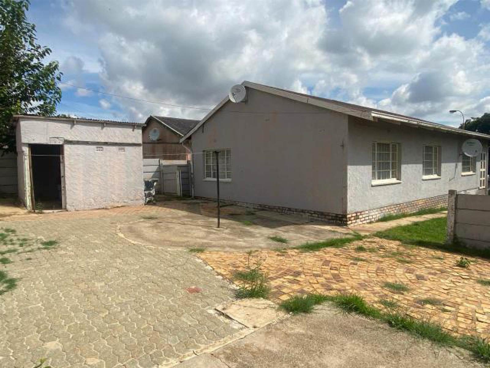 3 Bed House in Roodepoort Central photo number 14