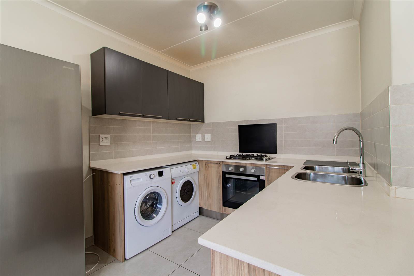 1 Bed Townhouse in Modderfontein photo number 4