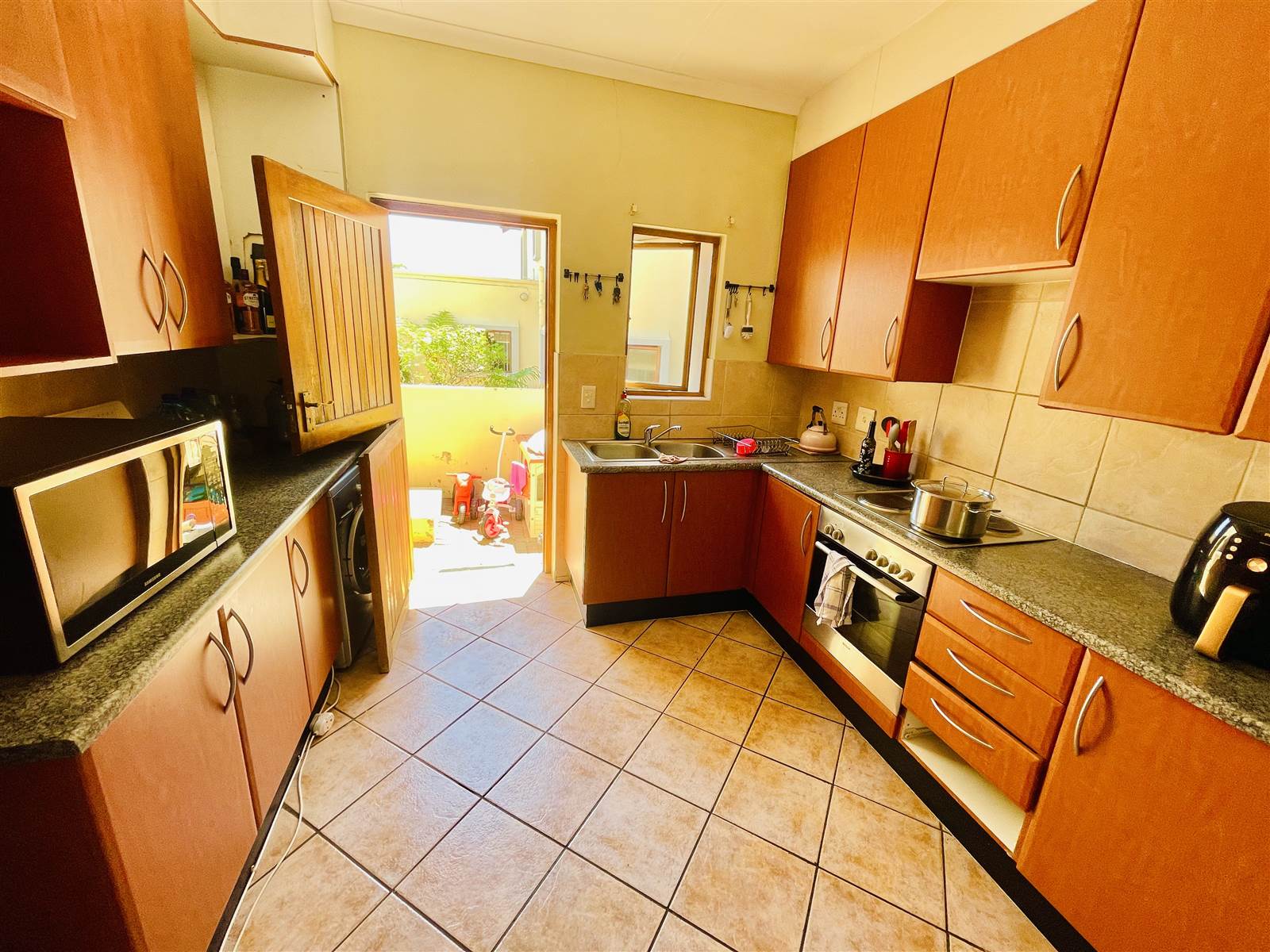 3 Bed Townhouse in Kyalami Hills photo number 9