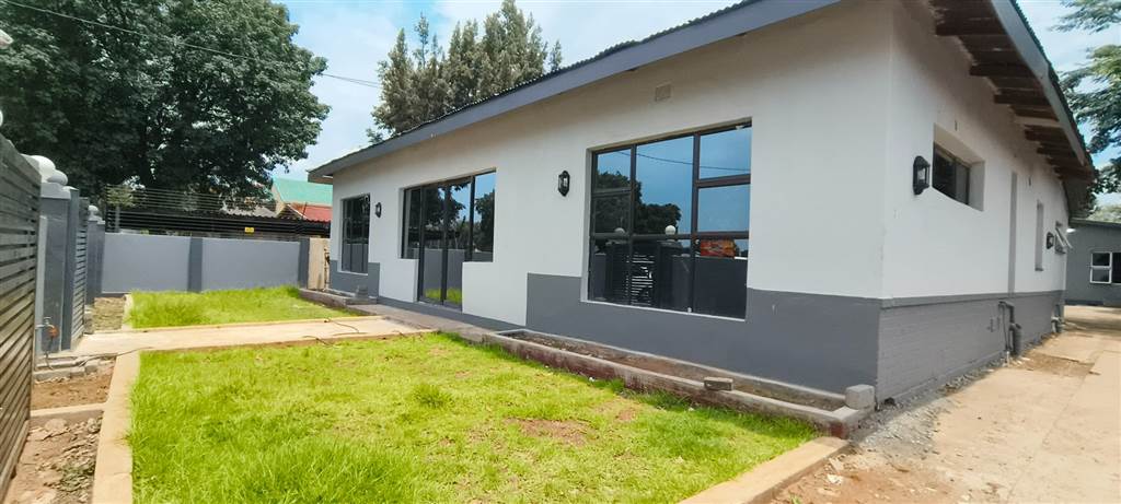 Commercial space in Rustenburg Central photo number 1