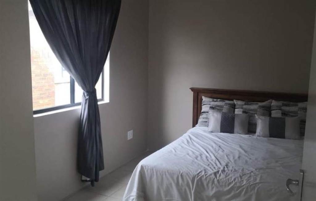 2 Bed Townhouse in Trichardt photo number 15