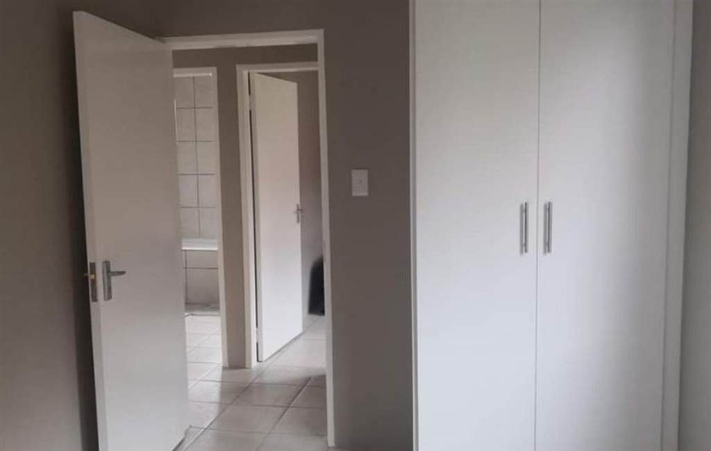 2 Bed Townhouse in Trichardt photo number 12