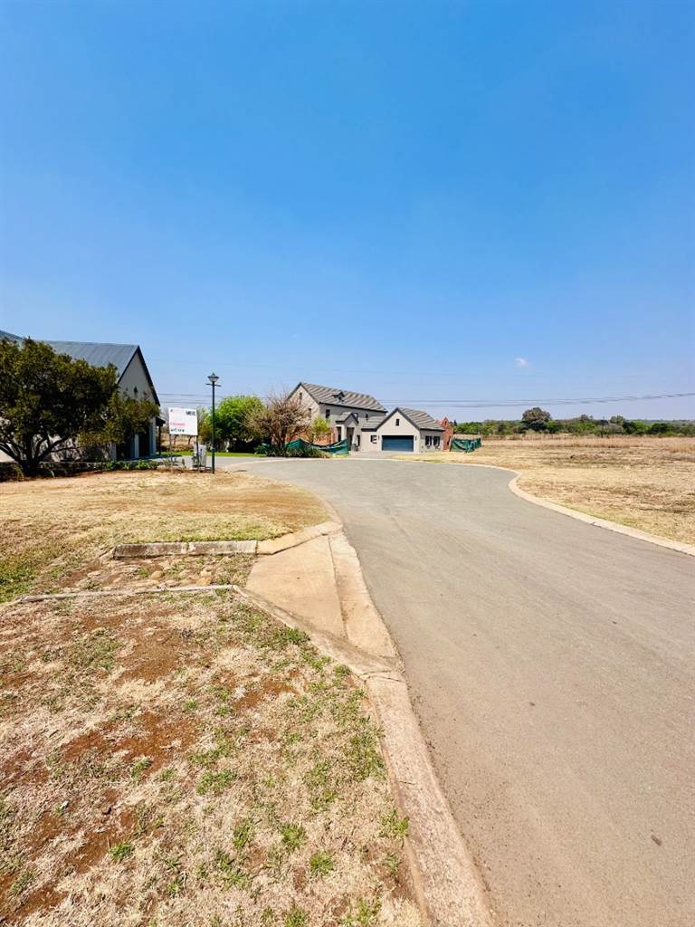 1030 m² Land available in Boschkop photo number 1