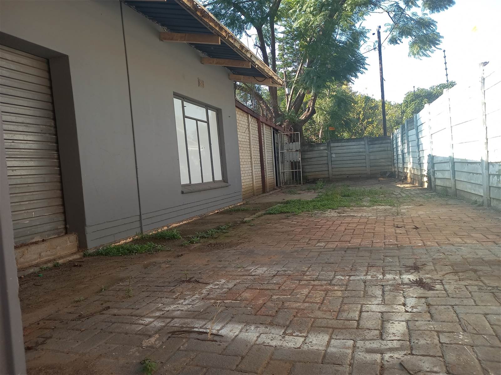 700  m² Commercial space in Rustenburg Central photo number 2