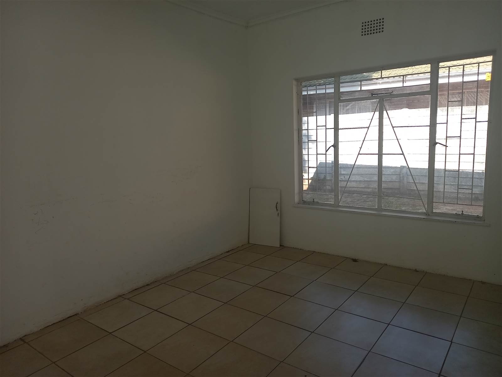 700  m² Commercial space in Rustenburg Central photo number 11