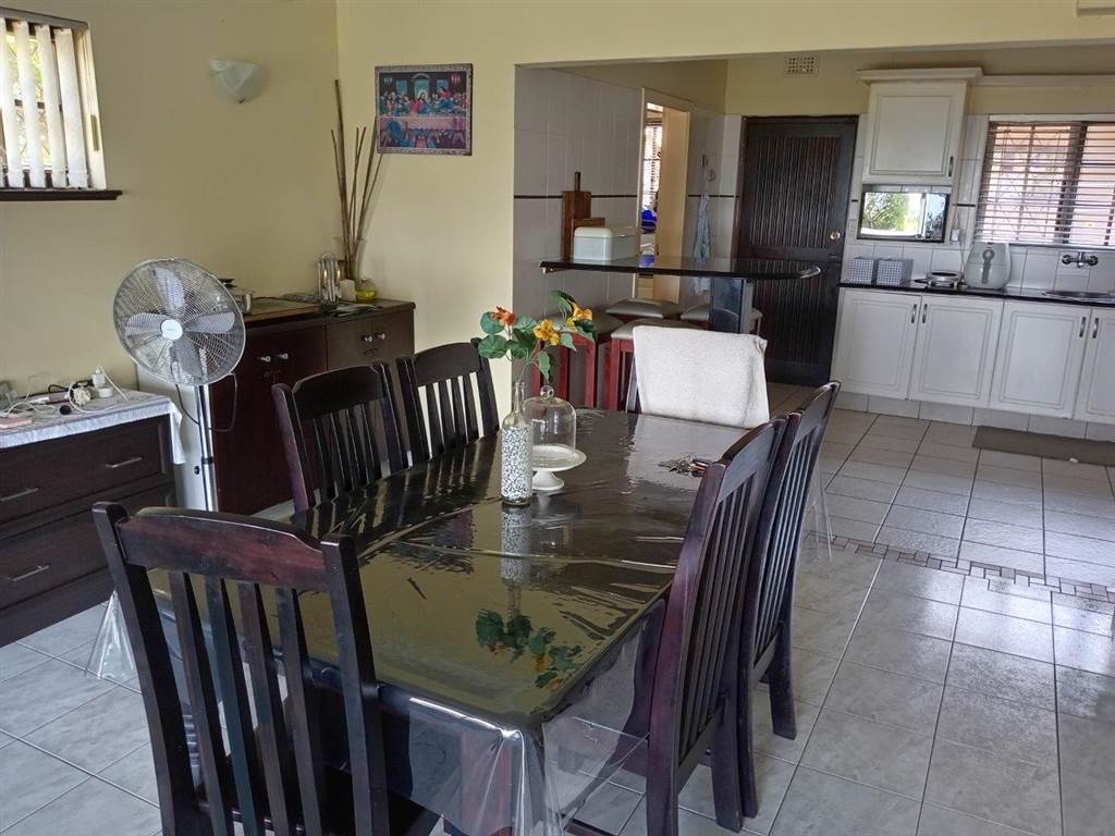 4 Bed House in La Lucia photo number 4
