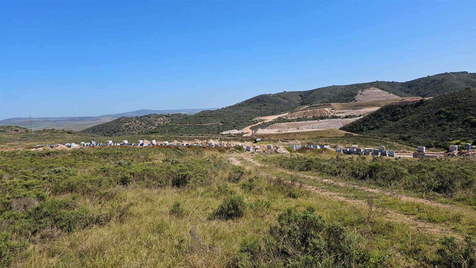 493 m² Land available in Hartenbos photo number 1