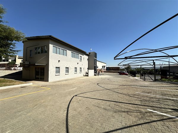 1 555  m² Industrial space
