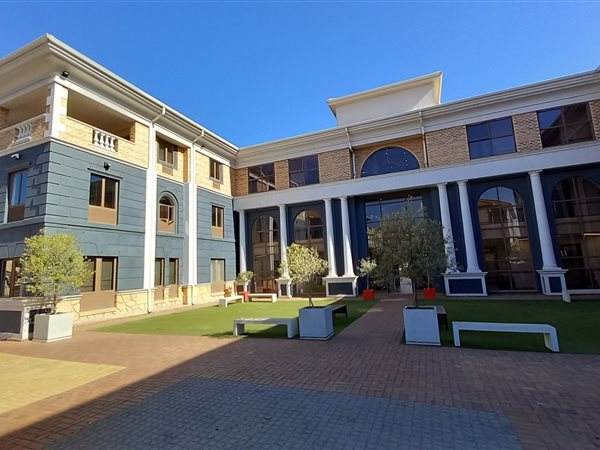 626  m² Commercial space