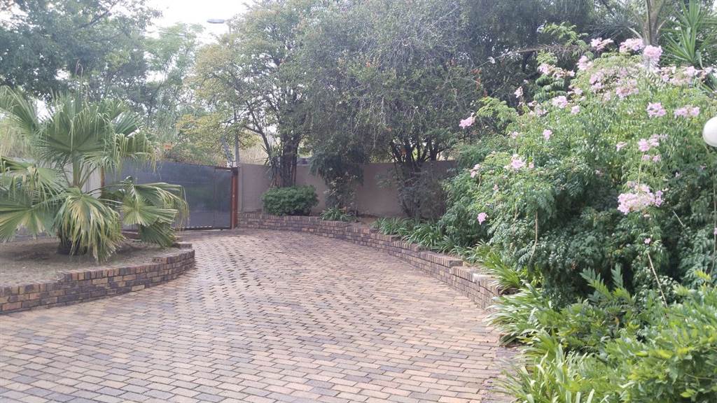 3 Bed House in Fourways photo number 23