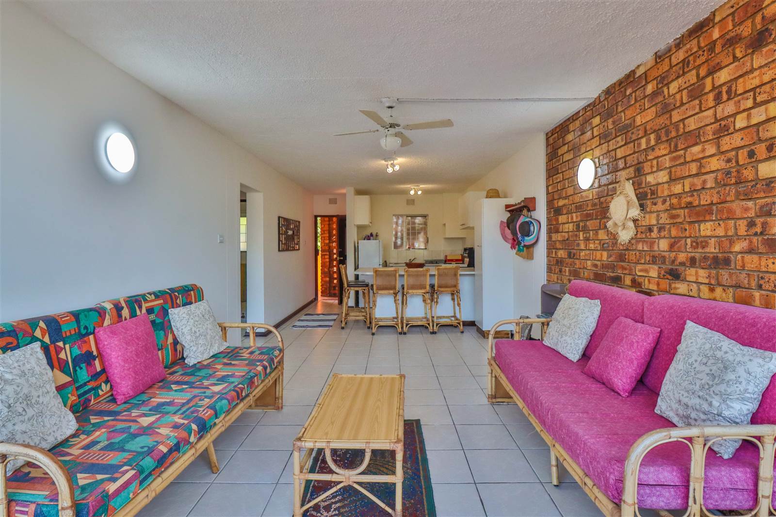 2 Bed Apartment in Scottburgh Central photo number 9