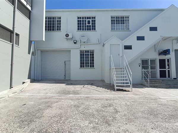 242  m² Industrial space