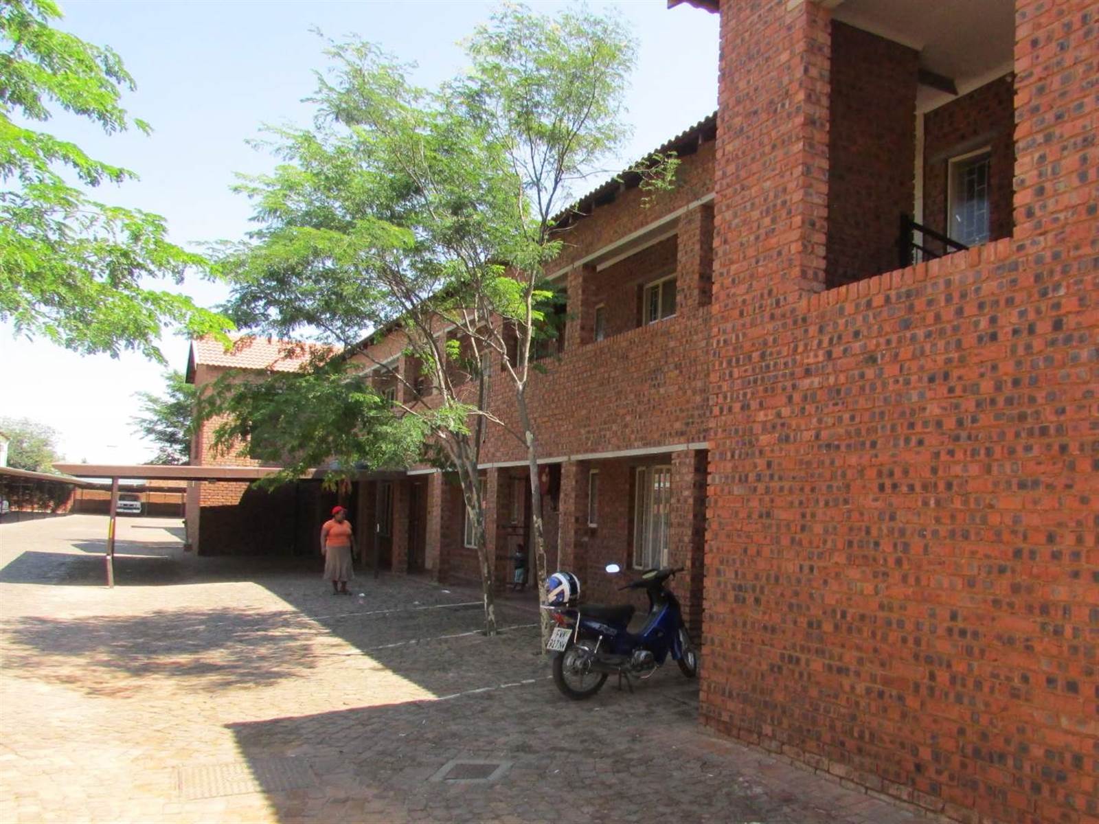 2 Bed Apartment in Booysens photo number 3