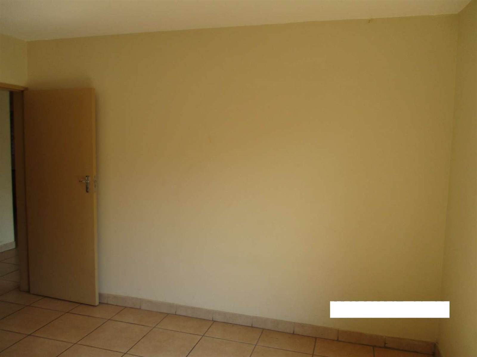 2 Bed Apartment in Booysens photo number 11