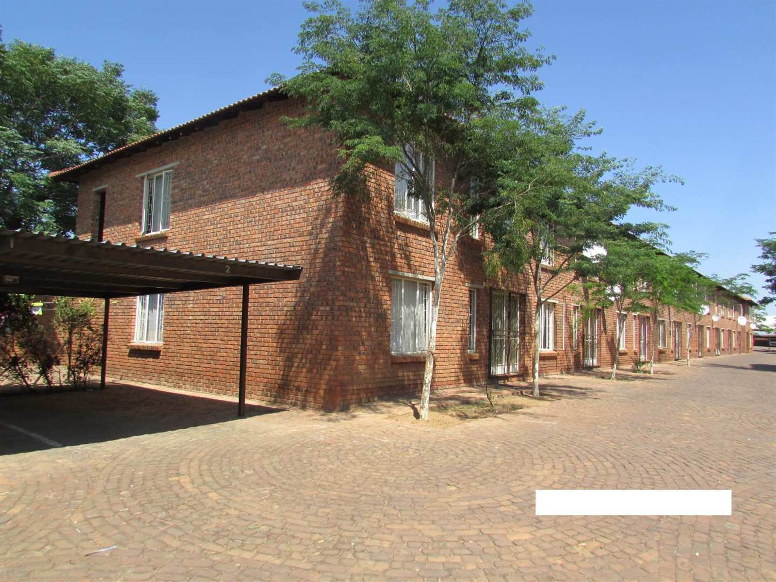 2 Bed Apartment in Booysens photo number 2