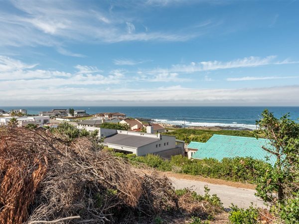 744 m² Land available in Seaview