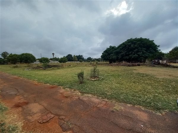 8500 m² Land available in Raslouw