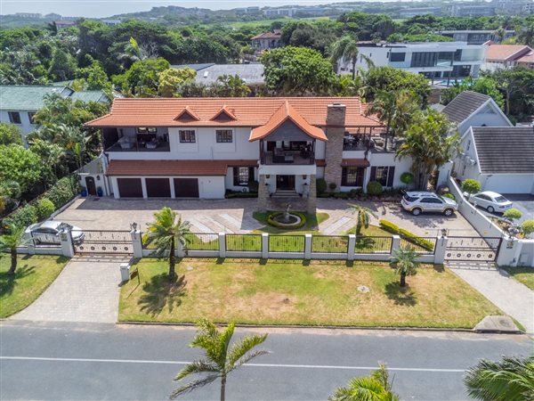 9 Bed House in La Lucia