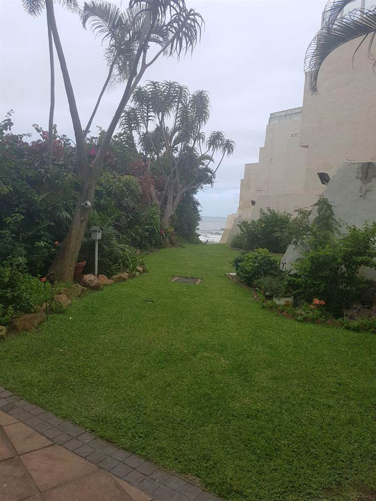 2 Bed Apartment in Umhlanga Rocks photo number 1