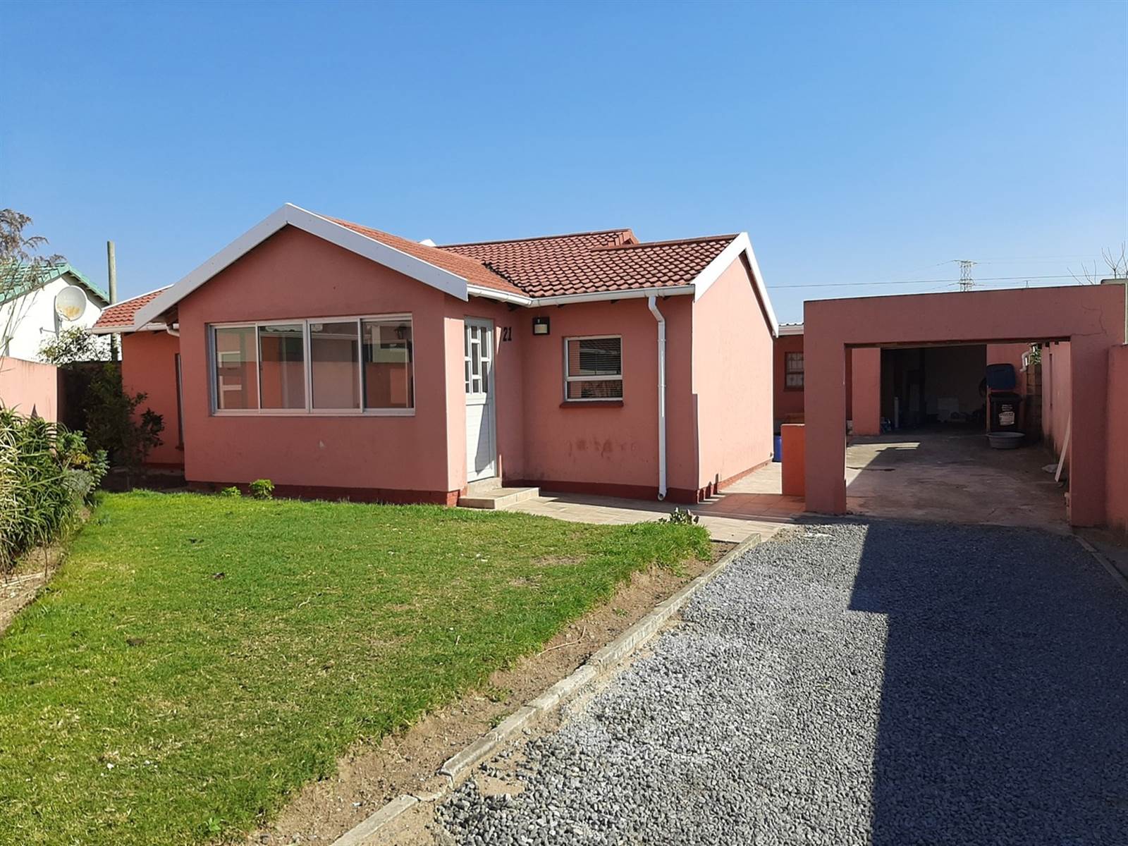3 Bed House in Amalinda North photo number 1