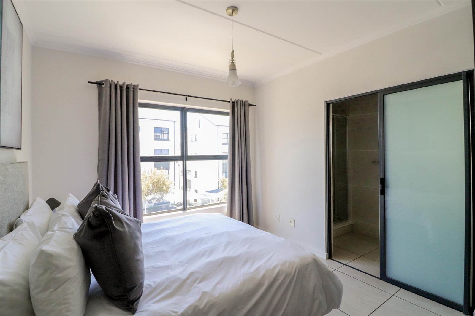 3 Bed Apartment in Greenstone Hill photo number 16