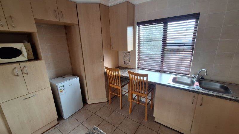 2 Bed Apartment in Bloemfontein photo number 8
