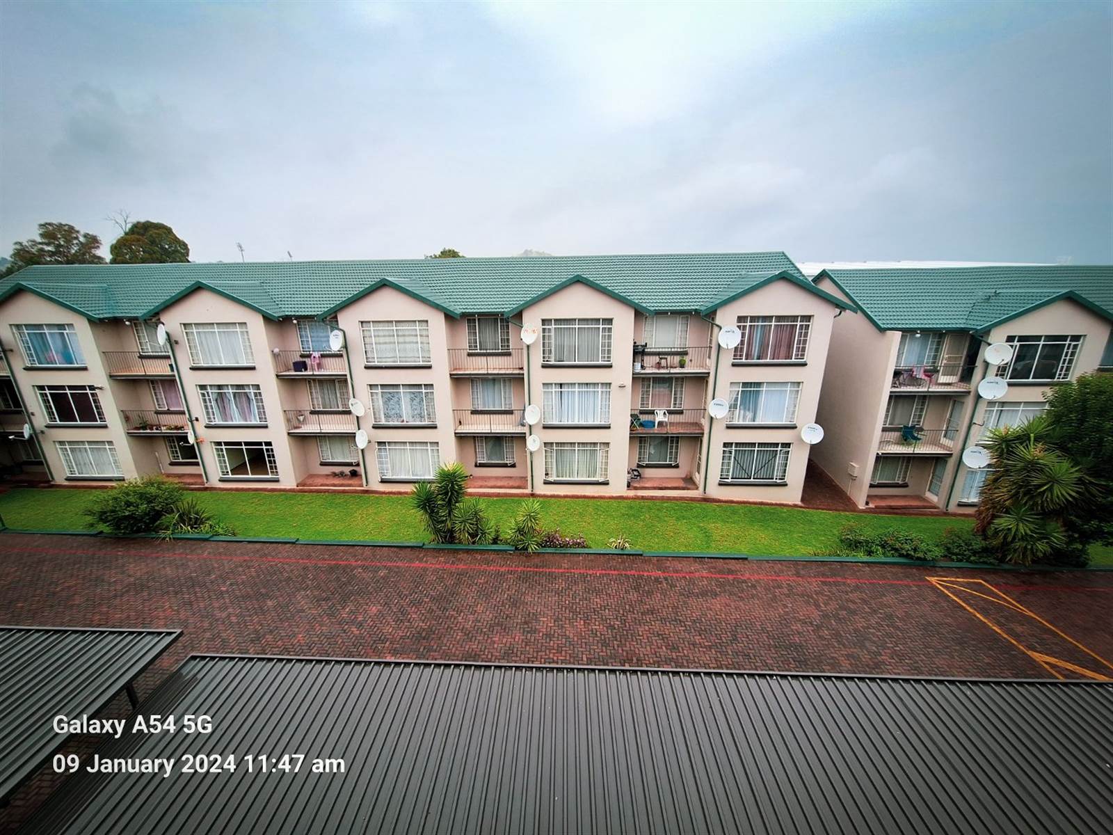 2 Bed Apartment in Krugersdorp North photo number 1