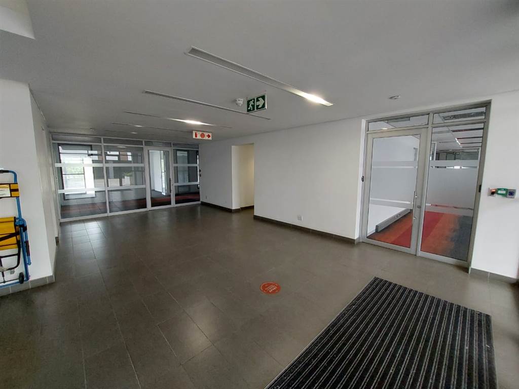 453  m² Commercial space in Bryanston photo number 2