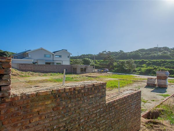 1 090 m² Land