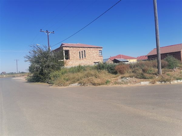 348 m² Land
